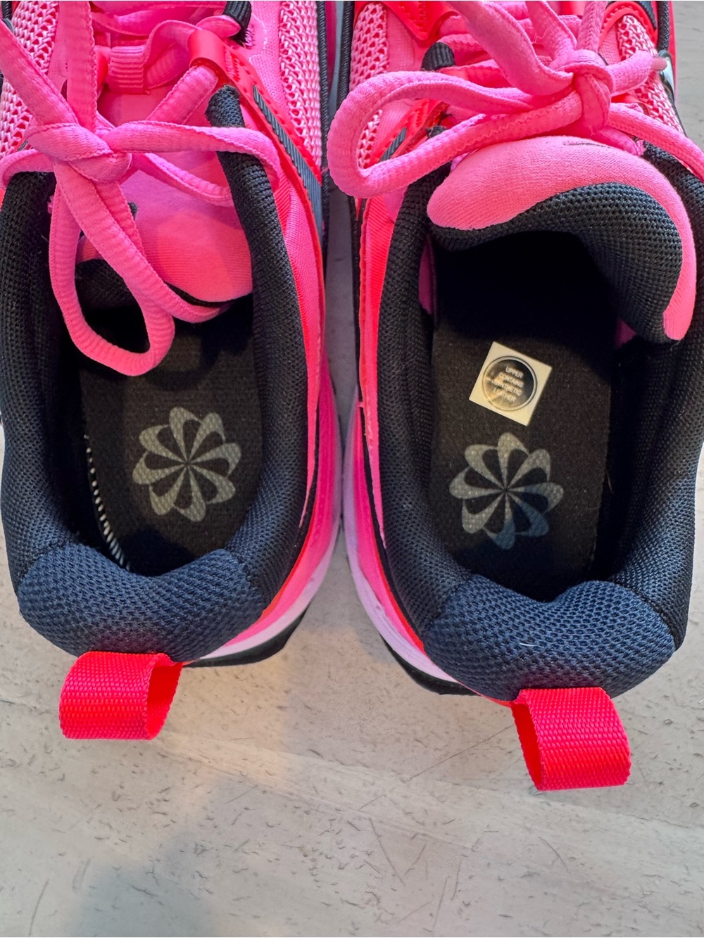 New without box Nike hot pink sneakers size 7 - Picture 6 of 7